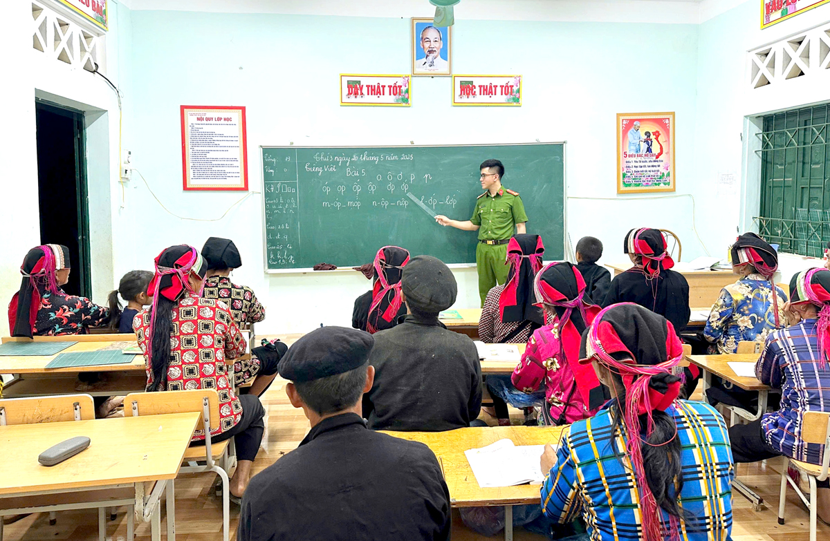 Hà Giang: “Ánh sáng” ở những lớp học biên cương