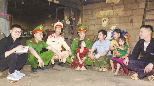 Những chuyến đi “tìm chữ” ở vùng cao