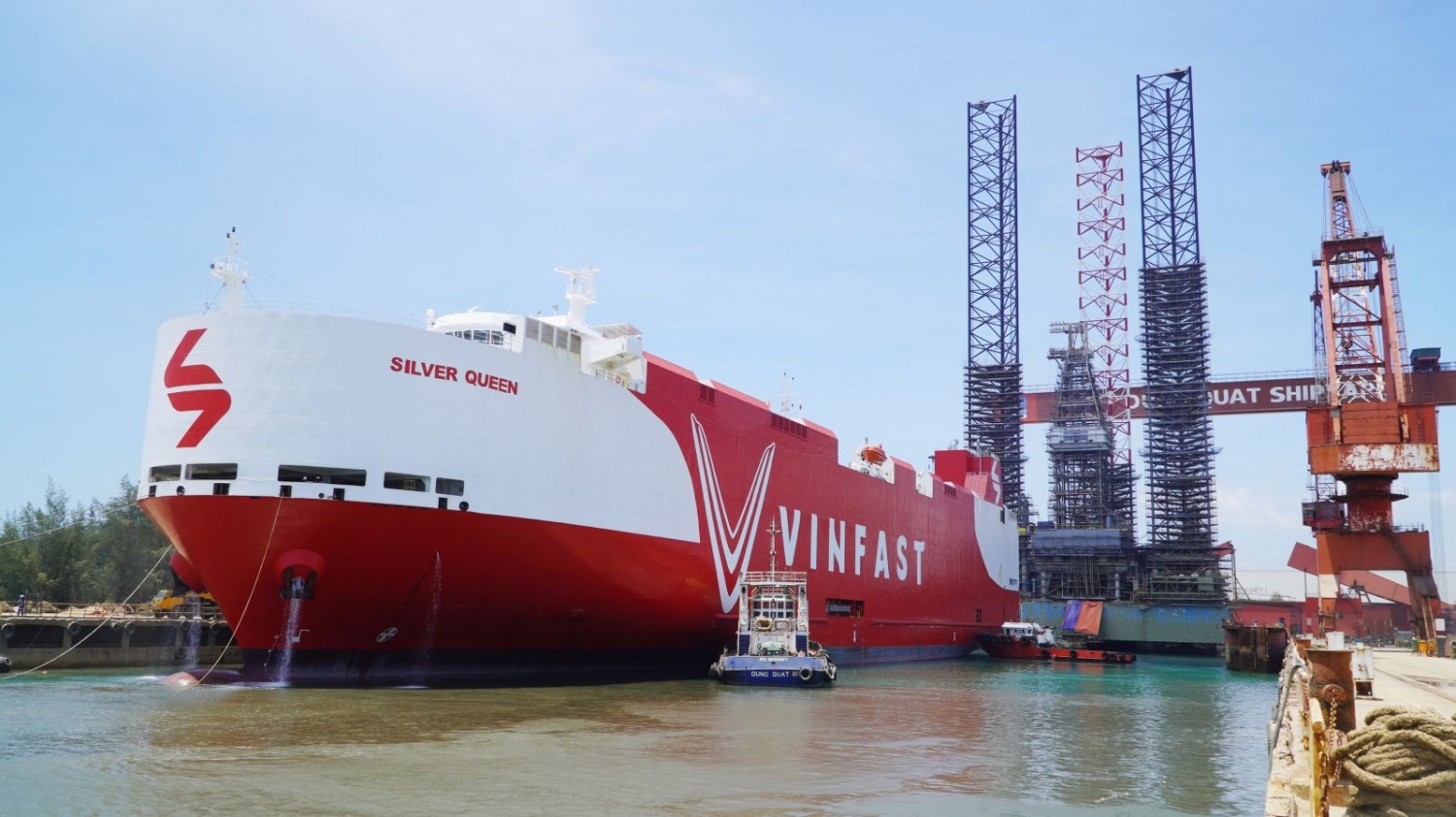 PVSM tiếp nhận tàu vận chuyển chuyên chở xe của VinFast vào dock sửa chữa