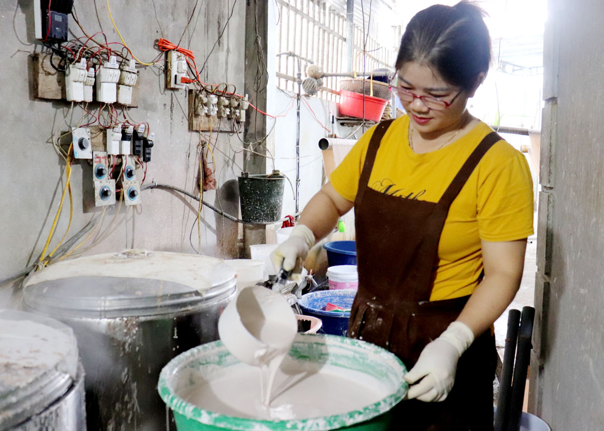 Hà Giang: Gia đình ba đời giữ nghề phở đỏ ở Xín Mần