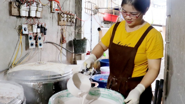 Hà Giang: Gia đình ba đời giữ nghề phở đỏ ở Xín Mần