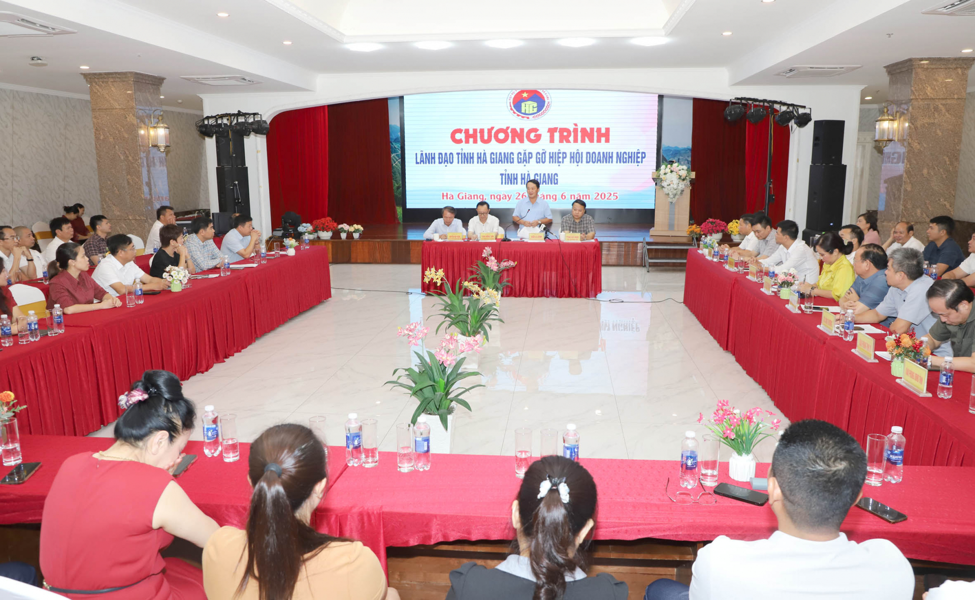 Thường trực Tỉnh ủy gặp gỡ Hiệp hội Doanh nghiệp tỉnh