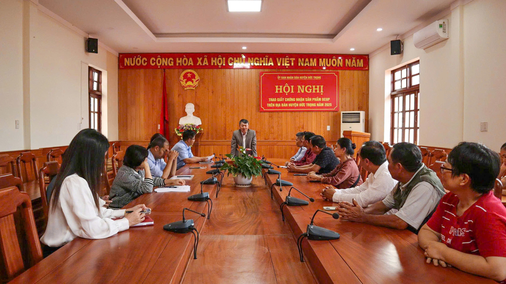 Lâm Đồng: Đức Trọng trao giấy chứng nhận 22 sản phẩm OCOP