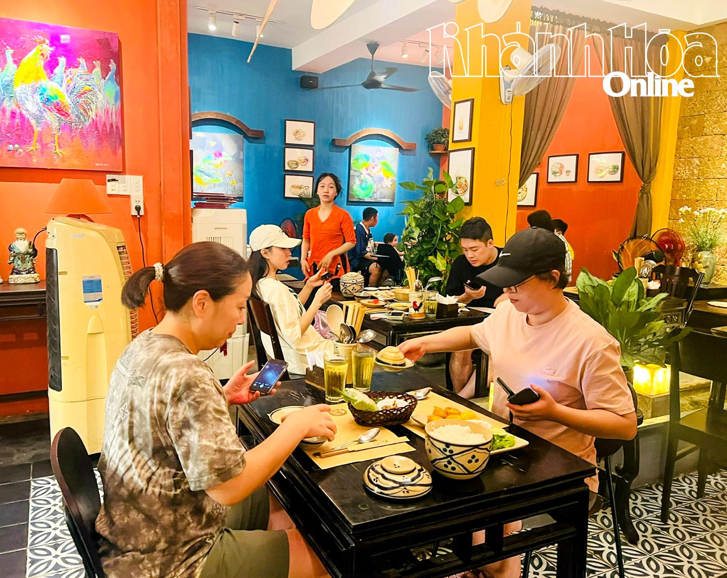 Khánh Hòa: Sống chậm giữa phố biển