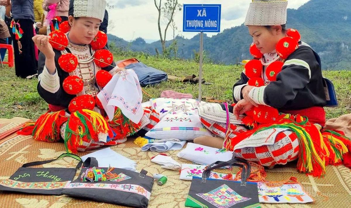 Tuyên Quang: Nghề thêu ở Thượng Nông