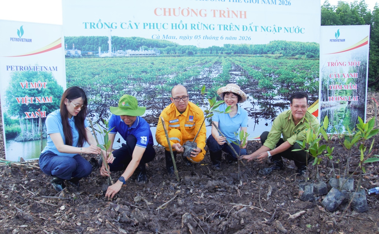 Petrovietnam lan tỏa trách nhiệm "xanh" từ biển Cửa Lò đến rừng ngập mặn Cà Mau