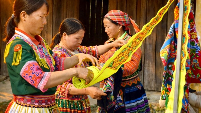 Tuyên Quang: Giữ nghề vẽ sáp ong lên vải ở Khuổi Trang