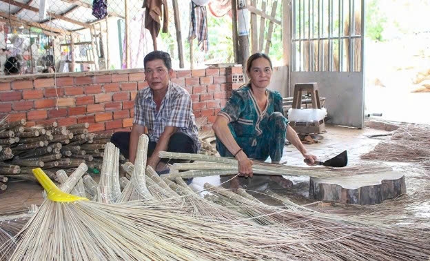 Cần Thơ: Làm giàu từ những cọng dừa quê hương