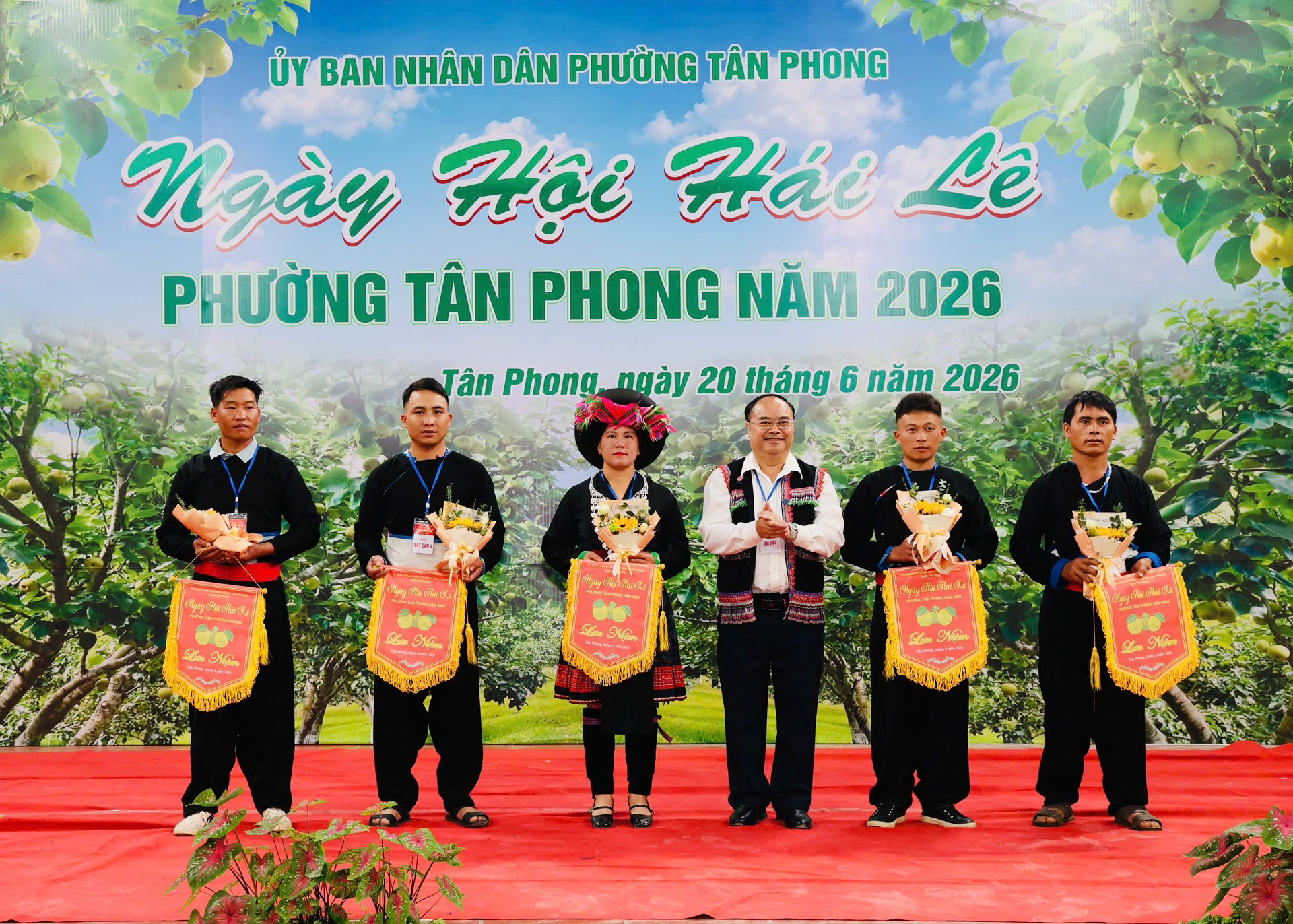 Lai Châu: Ngày hội hái Lê phường Tân Phong năm 2026