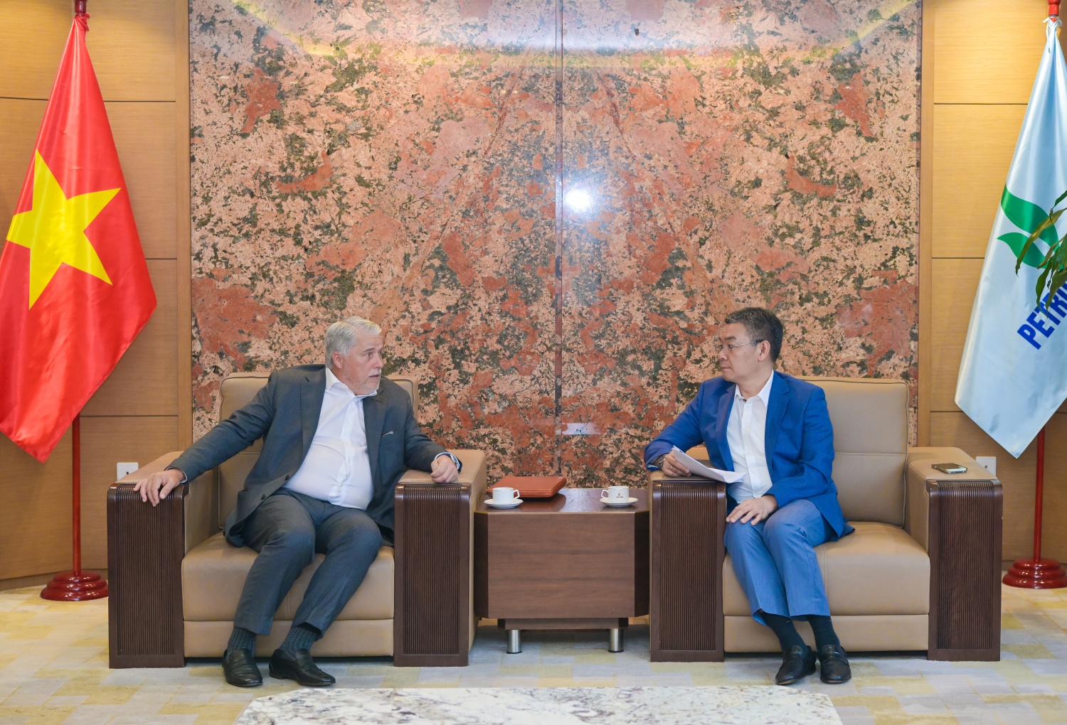 Petrovietnam và Nebula Energy thúc đẩy hợp tác phát triển hạ tầng năng lượng, LNG và chuyển đổi số