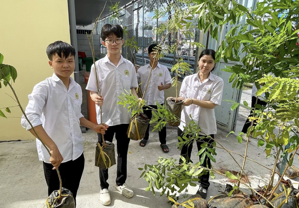 Cần Thơ: Cấp phát 1.600 cây xanh xây dựng mô hình tuyến đường xanh - sạch - đẹp