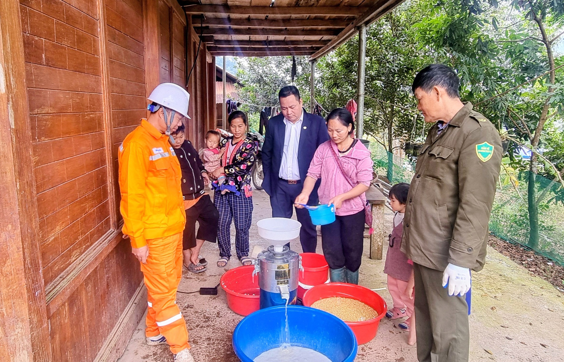 Lai Châu: Hành trình xóa bản trắng điện
