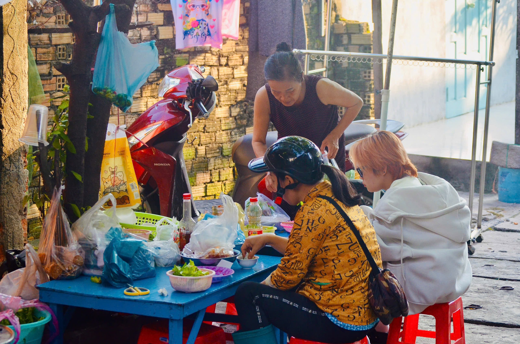 Lâm Đồng: Mang quê hương trong từng chiếc bánh xèo không nhân