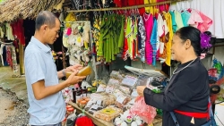 Tuyên Quang: Tân Trào đồng loạt mặc trang phục truyền thống phục vụ du khách