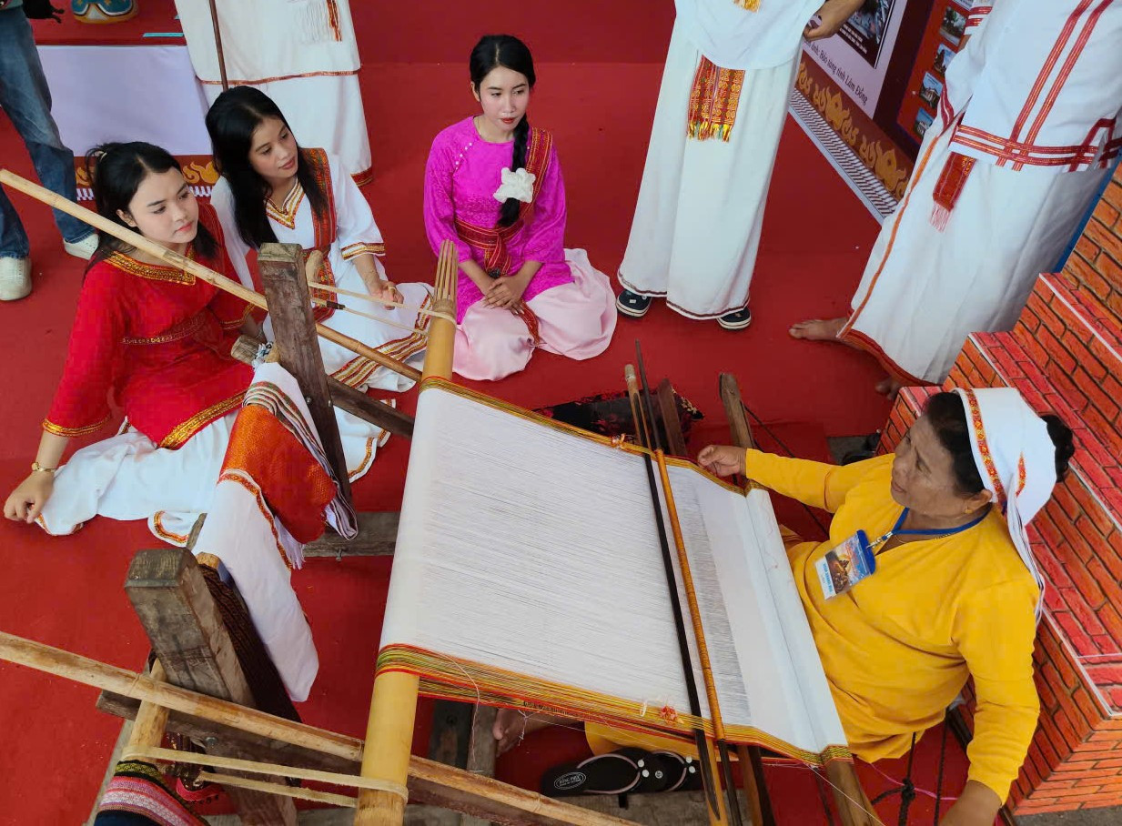 Lâm Đồng đạt nhiều giải cao tại Ngày hội Văn hóa dân...