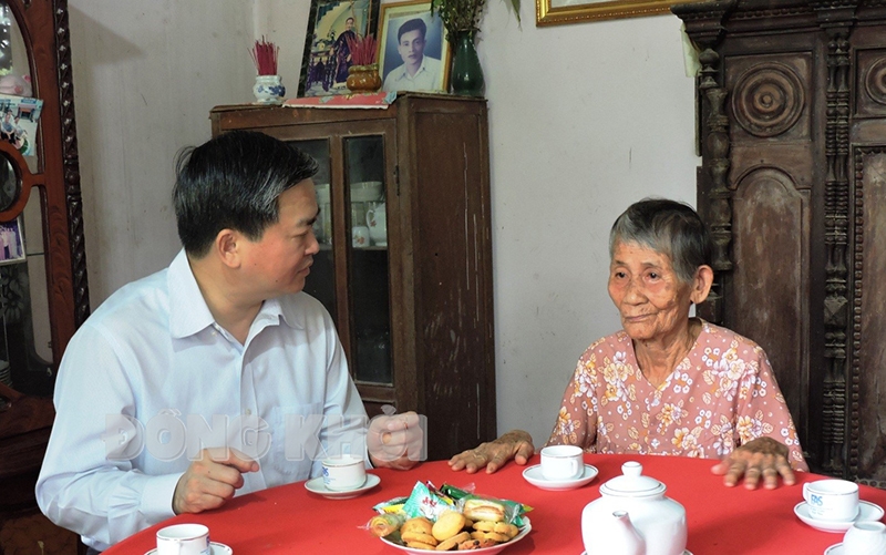 Bến Tre: Bí thư Tỉnh ủy Lê Đức Thọ thăm gia đình chính sách tại xã Tam Phước, huyện Châu Thành