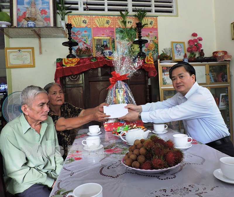 Bến Tre: Bí thư Tỉnh ủy Lê Đức Thọ thăm gia đình chính sách tại xã Tam Phước, huyện Châu Thành
