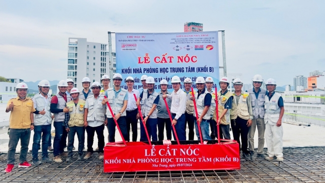 Dự án xây dựng Cung Văn hóa thiếu nhi tỉnh Khánh Hòa: Cất nóc tòa nhà khu B - Khối phòng học trung tâm