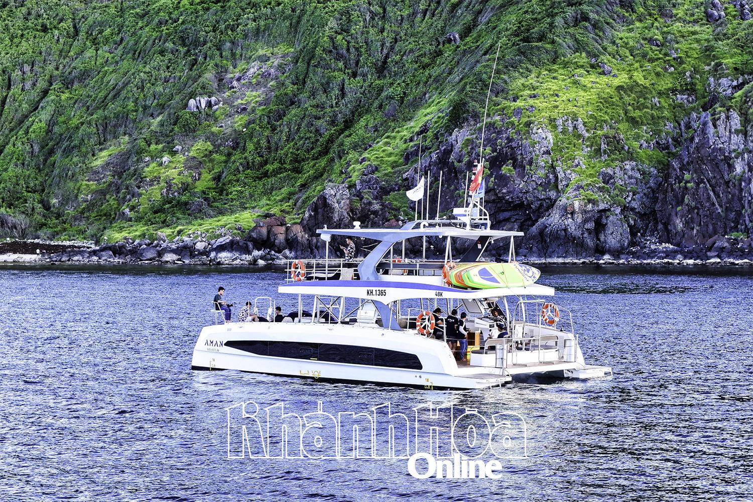 Khánh Hòa: Du lịch biển, đảo Nha Trang tinh tế, sang trọng ở tour du thuyền