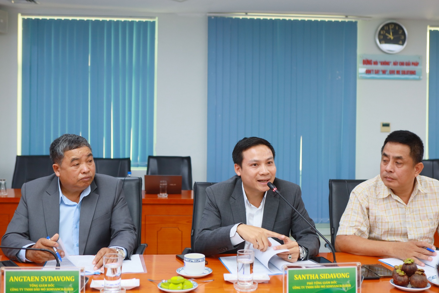 BSR hợp tác cung ứng xăng dầu cho thị trường Lào