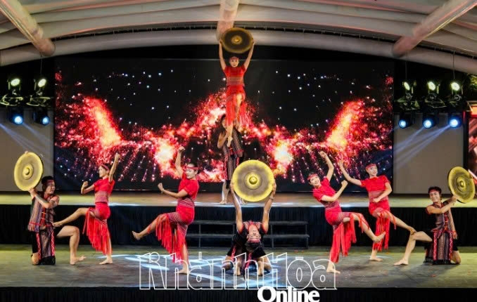 Khánh Hòa: Khu nghỉ dưỡng Alma ra mắt chương trình biểu diễn nghệ thuật tại nhà hát ngoài trời