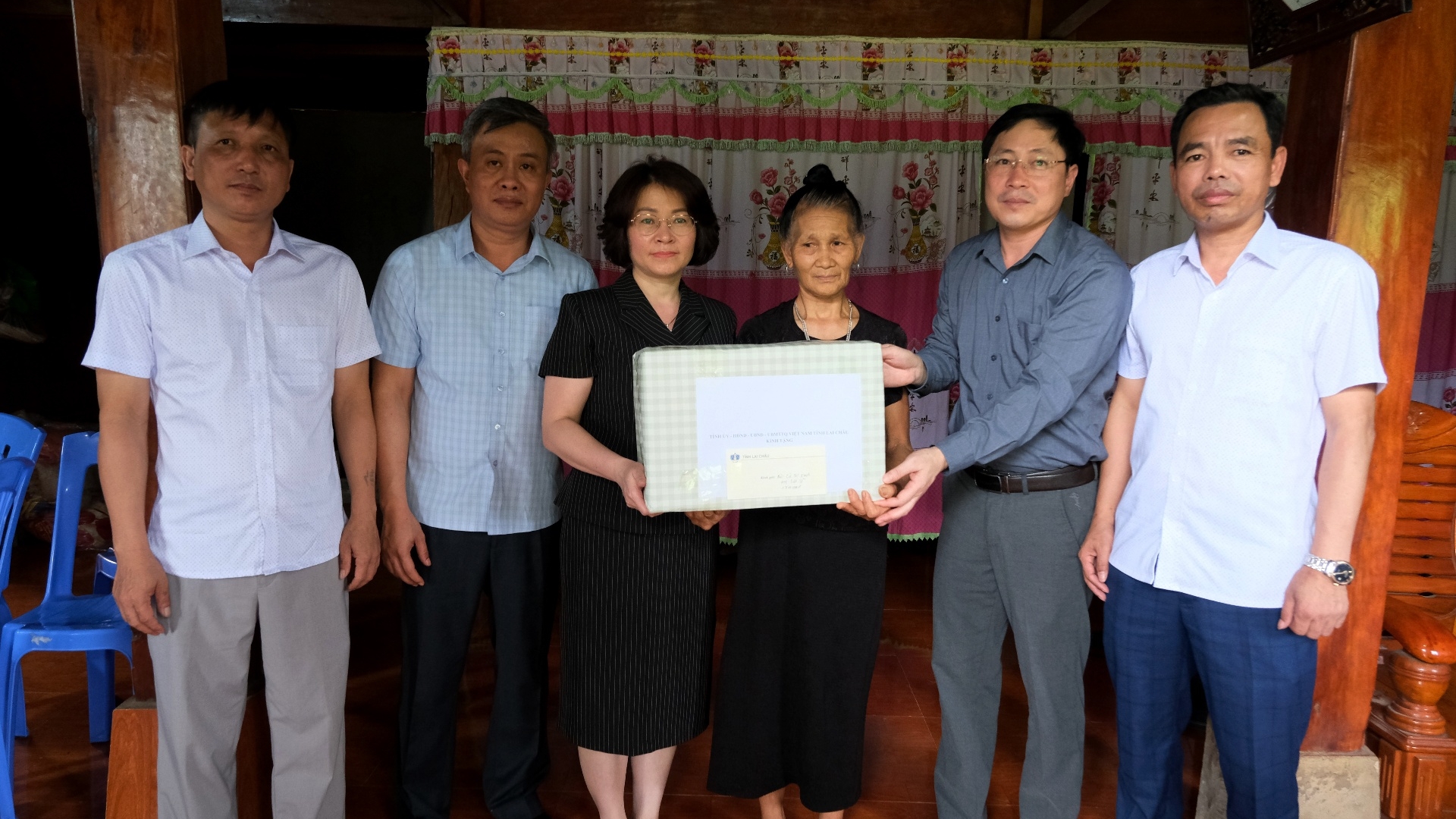 Lai Châu: Đoàn công tác của Ban Thường vụ Tỉnh ủy thăm, tặng quà gia đình chính sách