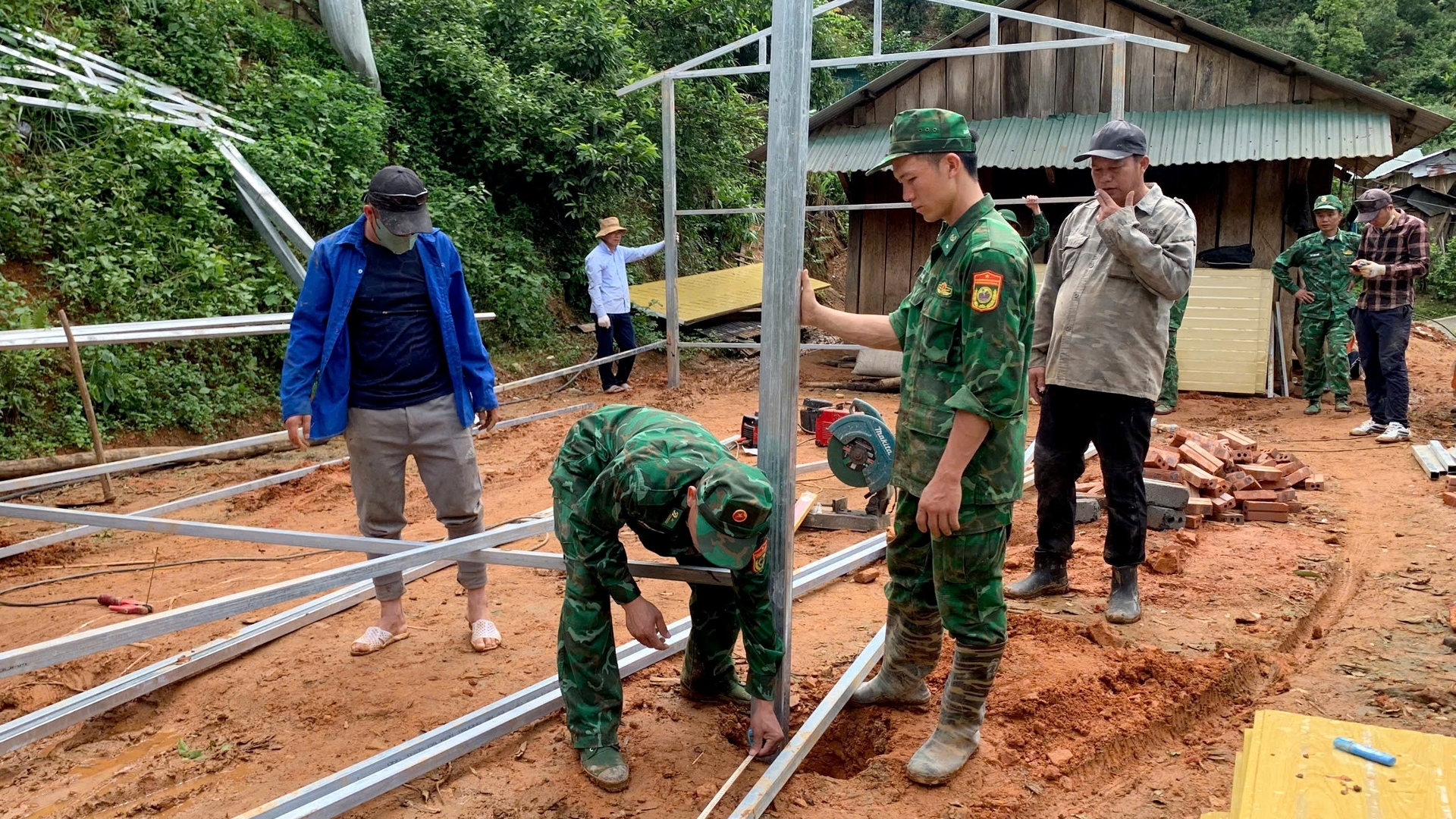 Lai Châu: Góp sức tạo nên những mái ấm “3 cứng”