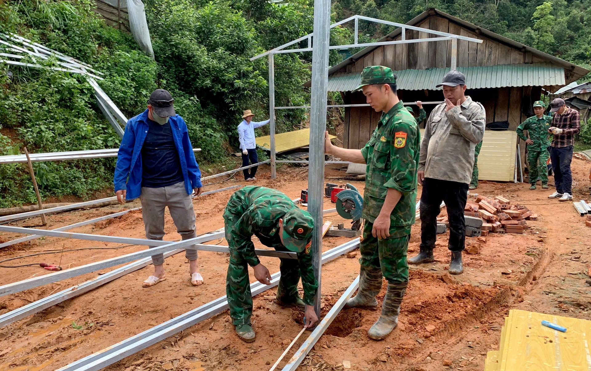 Lai Châu: Góp sức tạo nên những mái ấm “3 cứng”