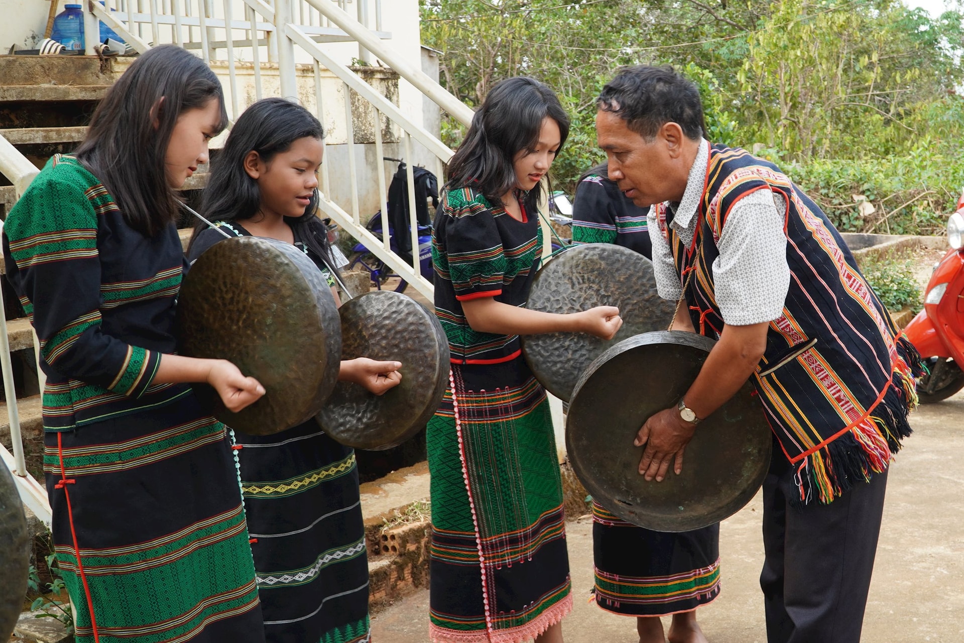 Lâm Đồng: Trao truyền kỹ thuật diễn tấu chiêng cho thế hệ trẻ