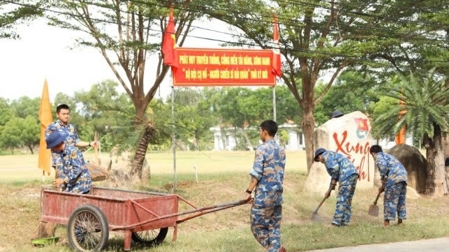 Khánh Hòa: Các đơn vị quân đội ra quân "Ngày Chủ nhật xanh"
