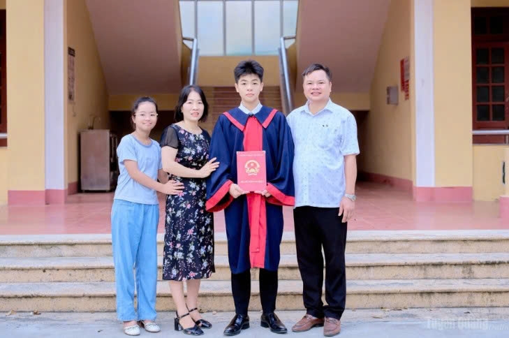Tuyên Quang: Ma Vũ Duy trở thành thủ khoa khối A00