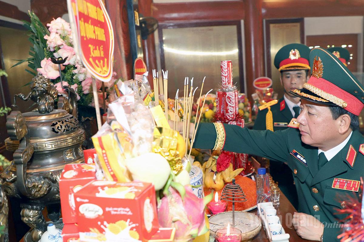 Đại tướng Trịnh Văn Quyết dự Lễ truy điệu và an táng các Anh hùng Liệt sĩ tại Nghĩa trang Liệt sĩ Quốc gia Vị Xuyên