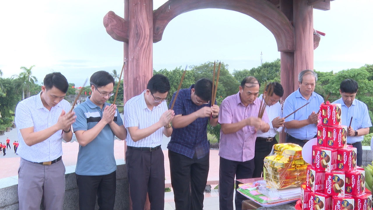Lai Châu : Đoàn công tác của tỉnh dâng hương tại Di tích quốc gia đặc biệt Thành cổ Quảng Trị