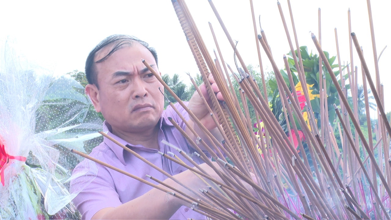 Lai Châu : Đoàn công tác của tỉnh dâng hương tại Di tích quốc gia đặc biệt Thành cổ Quảng Trị