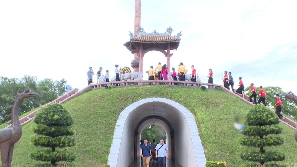 Lai Châu : Đoàn công tác của tỉnh dâng hương tại Di tích quốc gia đặc biệt Thành cổ Quảng Trị