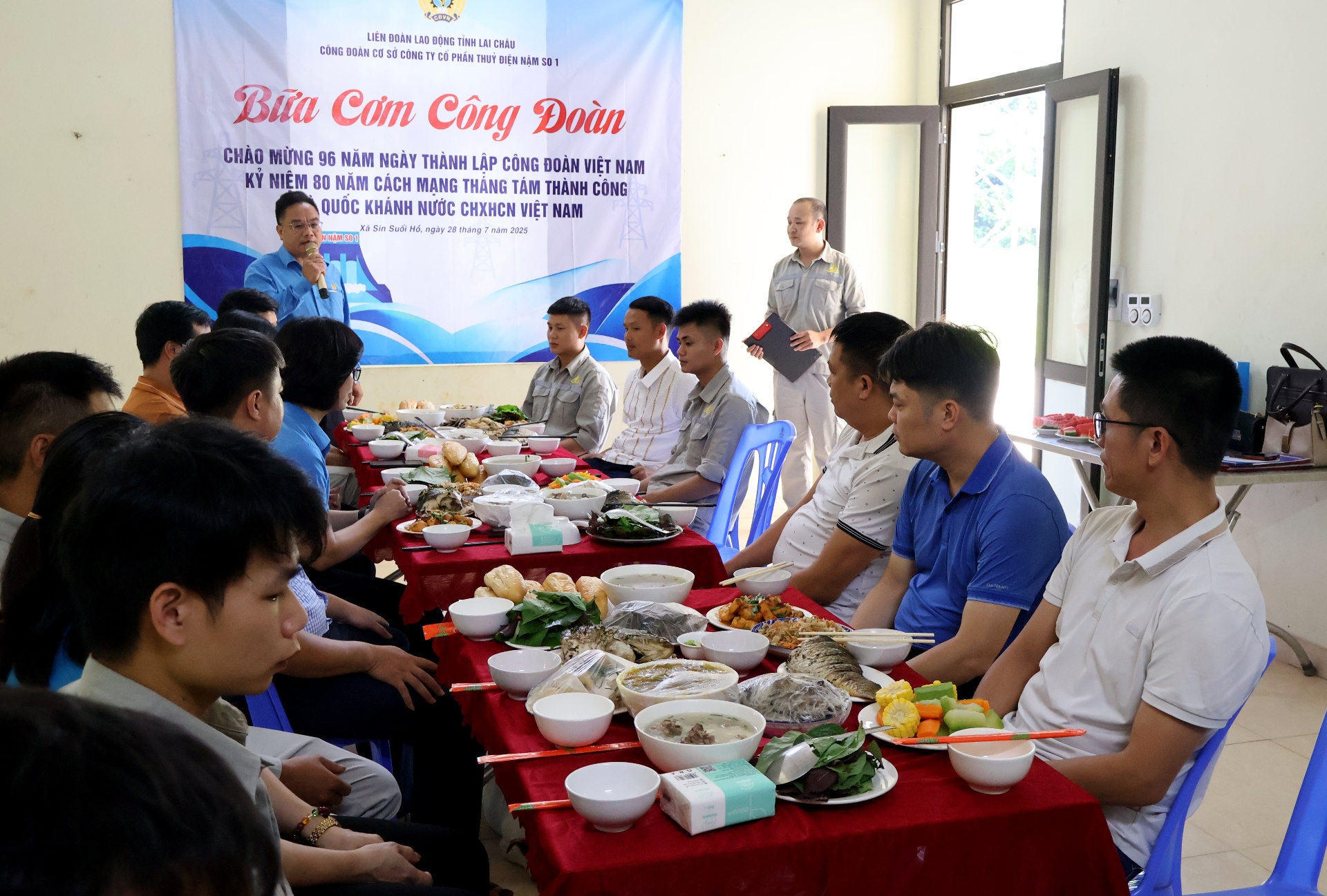 Lai Châu: "Bữa cơm công đoàn"