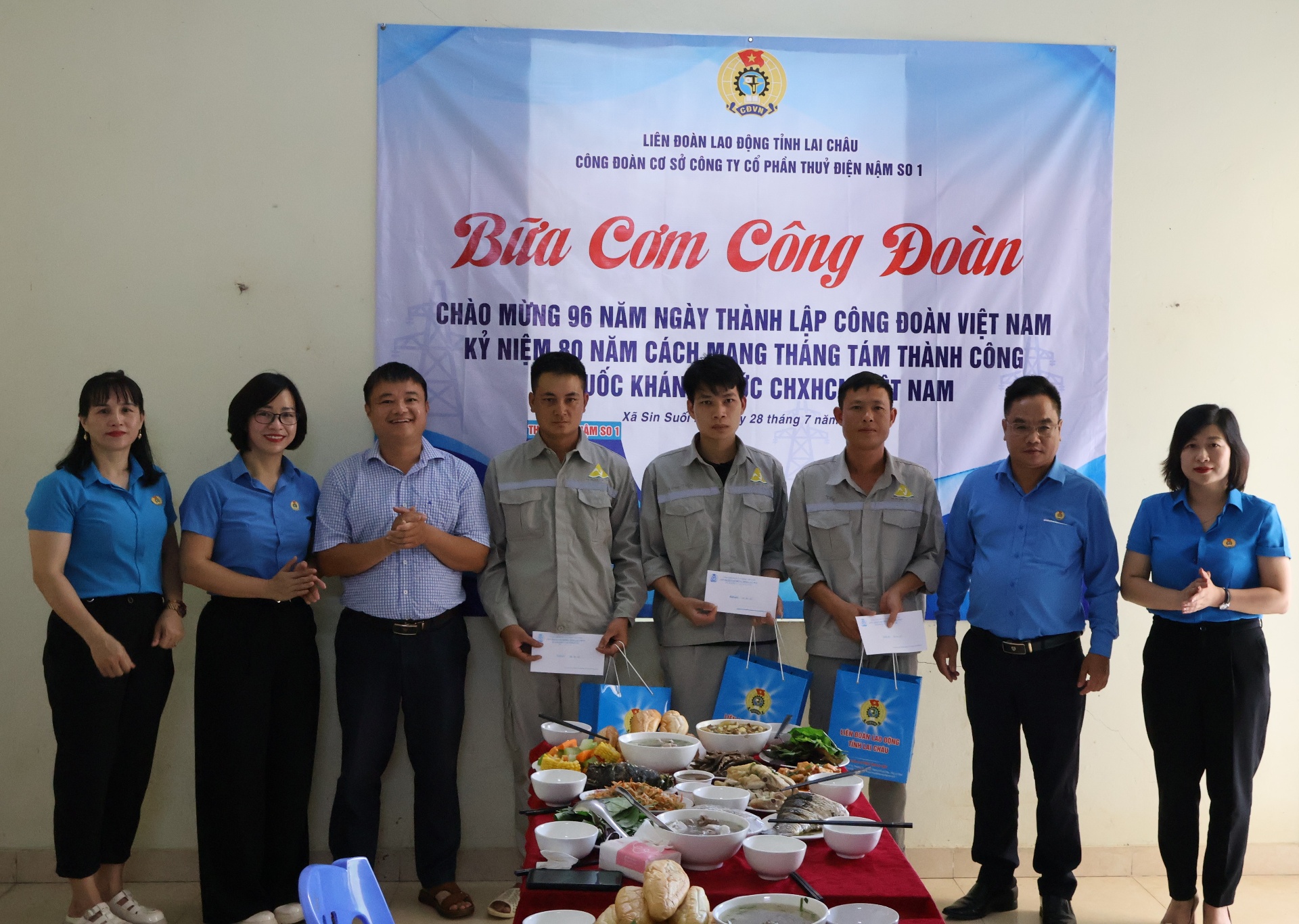 Lai Châu: "Bữa cơm công đoàn"