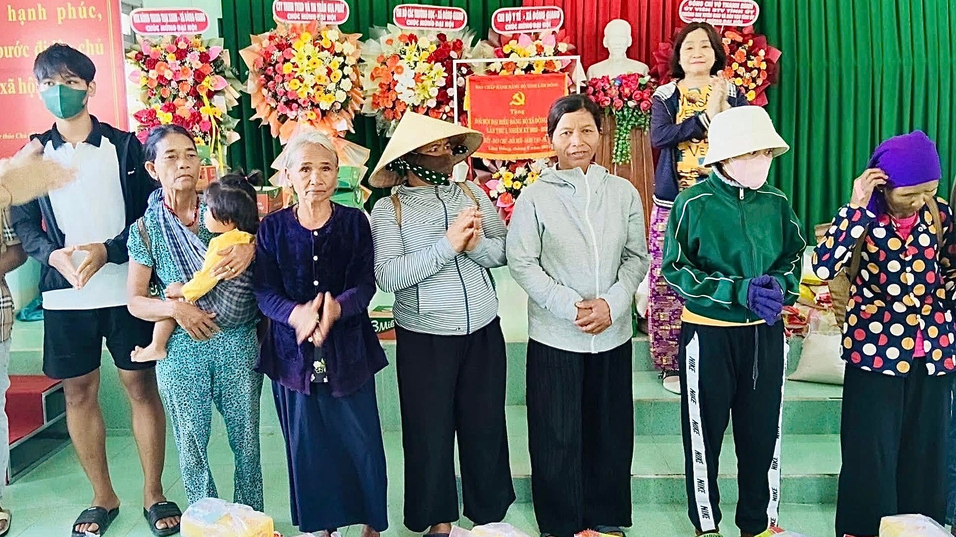 Lâm Đồng: Đông Giang tri ân gia đình chính sách, hộ nghèo
