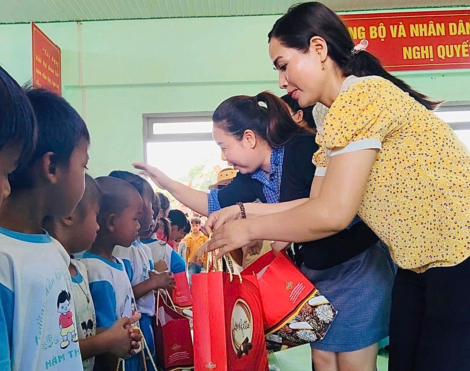 Lâm Đồng: Đông Giang tri ân gia đình chính sách, hộ nghèo