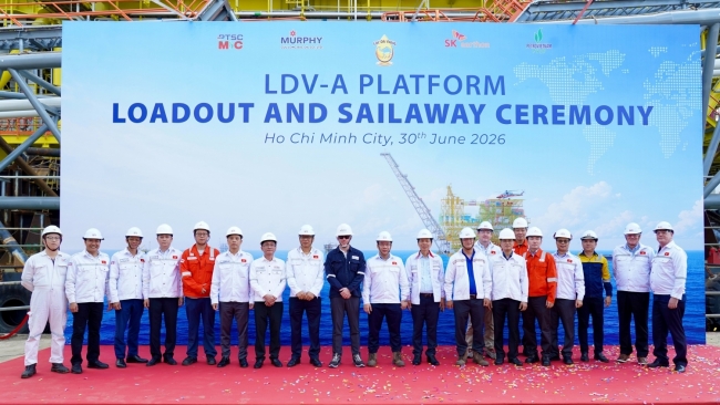 PTSC M&C hạ thủy giàn xử lý trung tâm Lạc Đà Vàng-A, sẵn sàng cho giai đoạn lắp đặt ngoài khơi