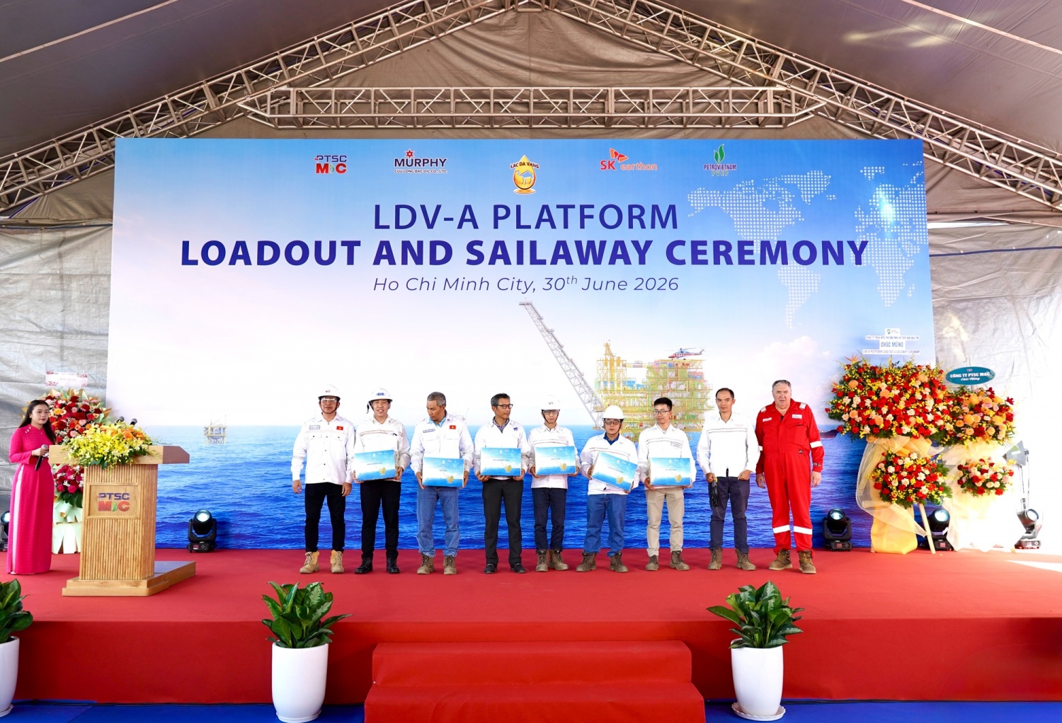 PTSC M&C hạ thủy giàn xử lý trung tâm Lạc Đà Vàng A, sẵn sàng cho giai đoạn lắp đặt ngoài khơi