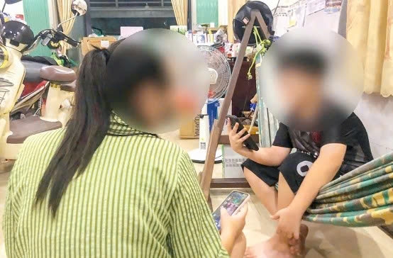 Cần Thơ: Một mái nhà, nhiều màn hình và những khoảng cách vô hình