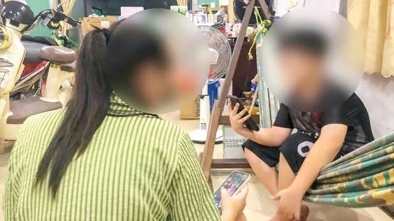 Cần Thơ: Một mái nhà, nhiều màn hình và những khoảng cách vô hình
