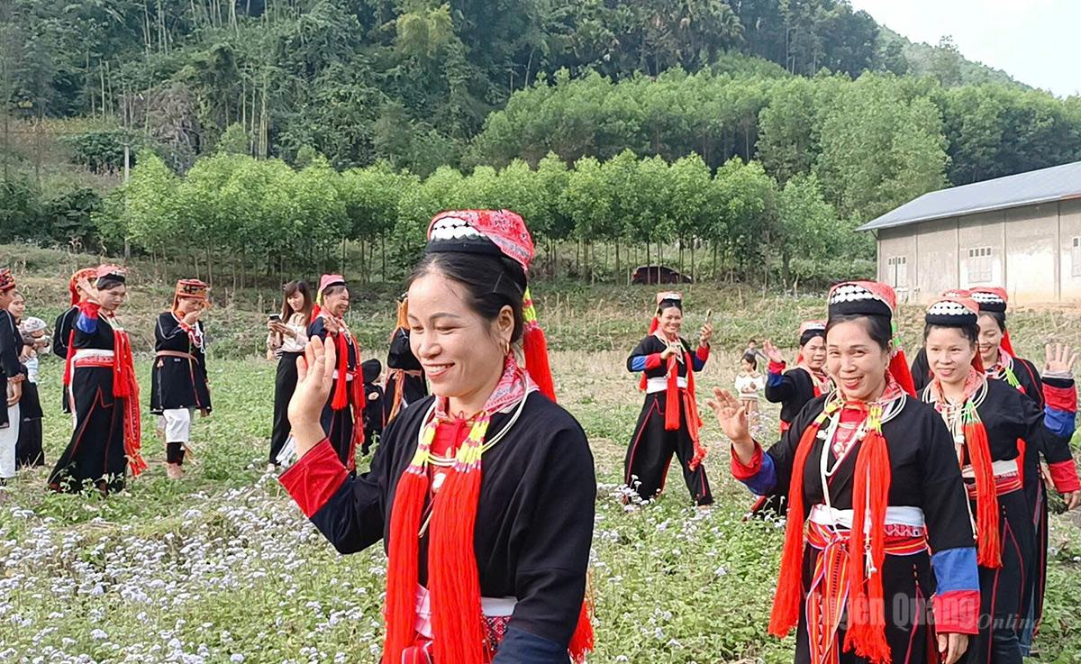 Ài Sáng Mun - Sợi dây nối cộng đồng Dao Thanh y Ài Sáng Mun - Sợi dây nối cộng đồng Dao Thanh y