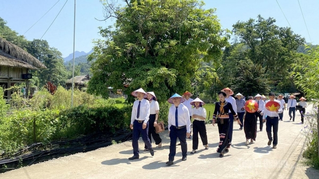 Đoàn công tác Ban Tuyên truyền Châu ủy Văn Sơn (Trung Quốc) thăm, làm việc tại tỉnh Tuyên Quang