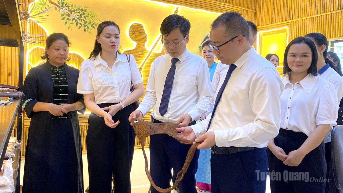 Đoàn công tác Ban Tuyên truyền Châu ủy Văn Sơn (Trung Quốc) thăm, làm việc tại tỉnh Tuyên Quang