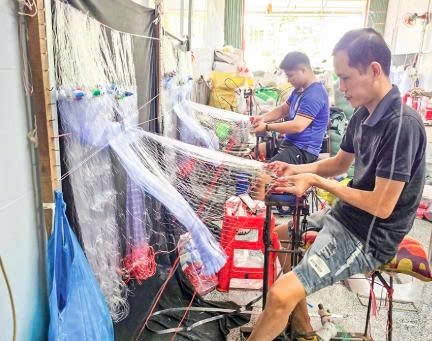 Cần Thơ: Làng nghề đan lưới Thơm Rơm nhộn nhịp vào mùa