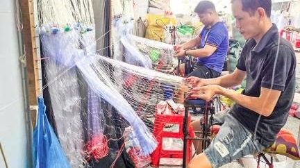 Cần Thơ: Làng nghề đan lưới Thơm Rơm nhộn nhịp vào mùa