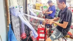 Cần Thơ: Làng nghề đan lưới Thơm Rơm nhộn nhịp vào mùa