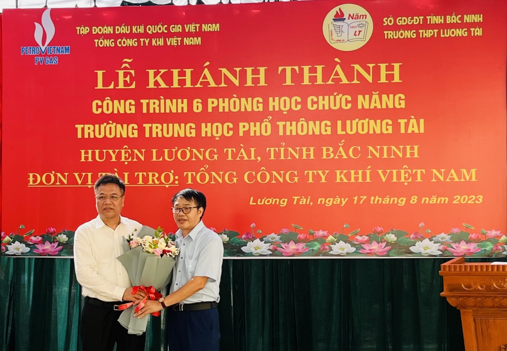Thầy trò Trường THPT Lương Tài gửi lời cảm ơn đến Ban Lãnh đạo và tập thể người lao động PV GAS
